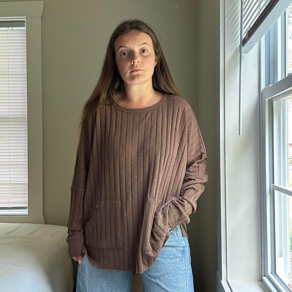 Sweaters - Doe & Rae Soft Brown Ribbed Oversized Top With Pockets Size Large